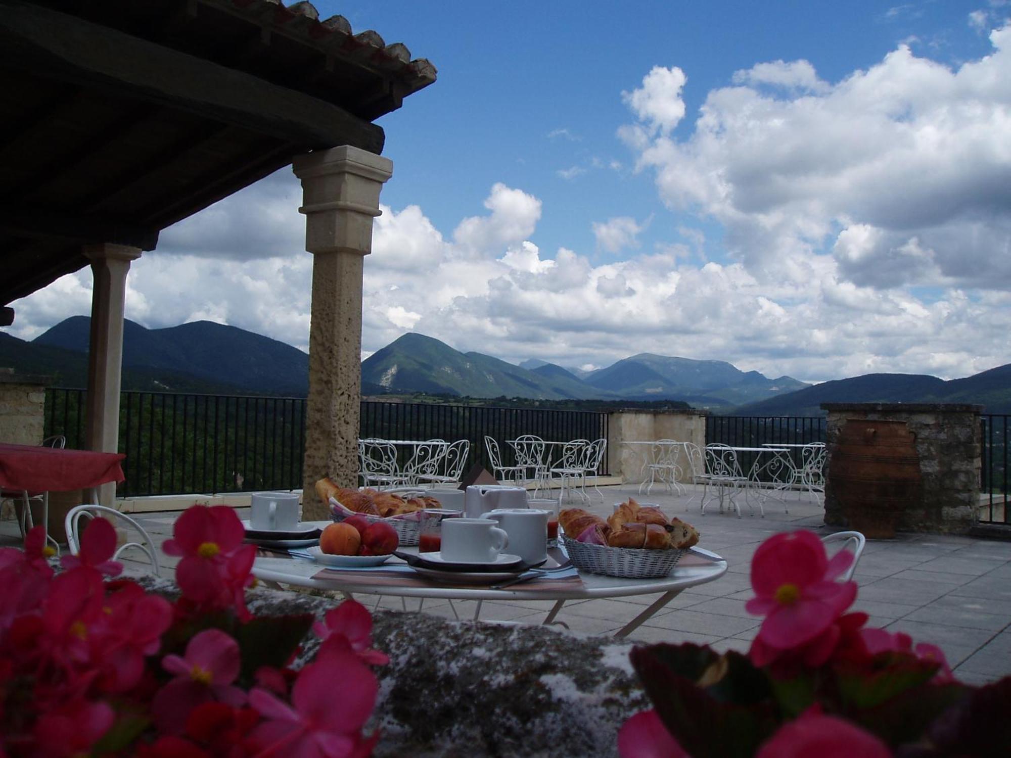 Logis Hotel Les Hospitaliers Le Poët-Laval Dış mekan fotoğraf
